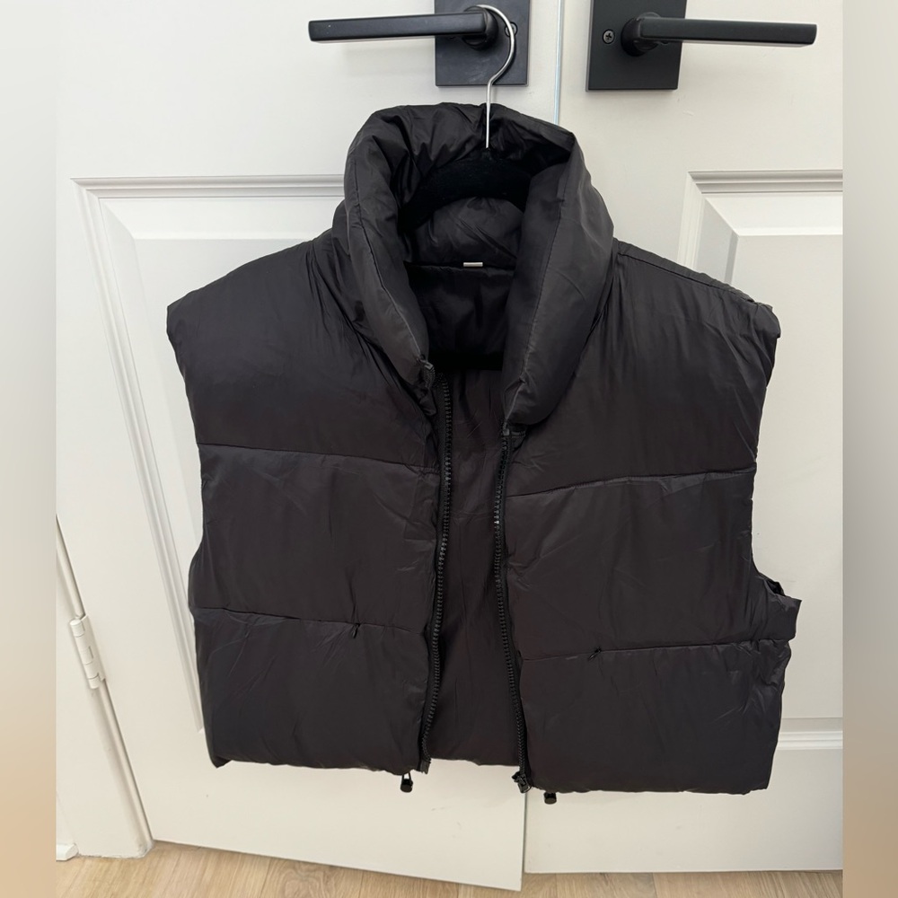 Women’s cropped puffer vest